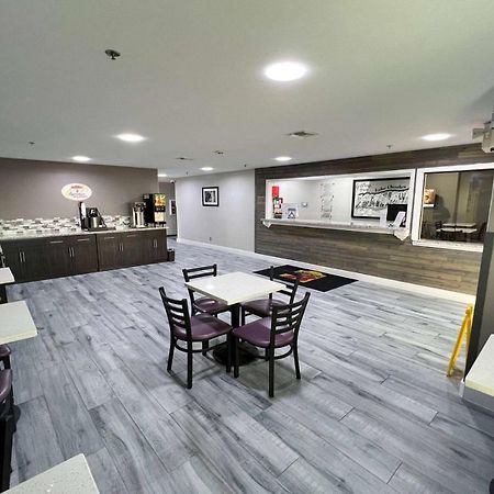 Super 8 By Wyndham Lake Charles/Sulphur מראה חיצוני תמונה