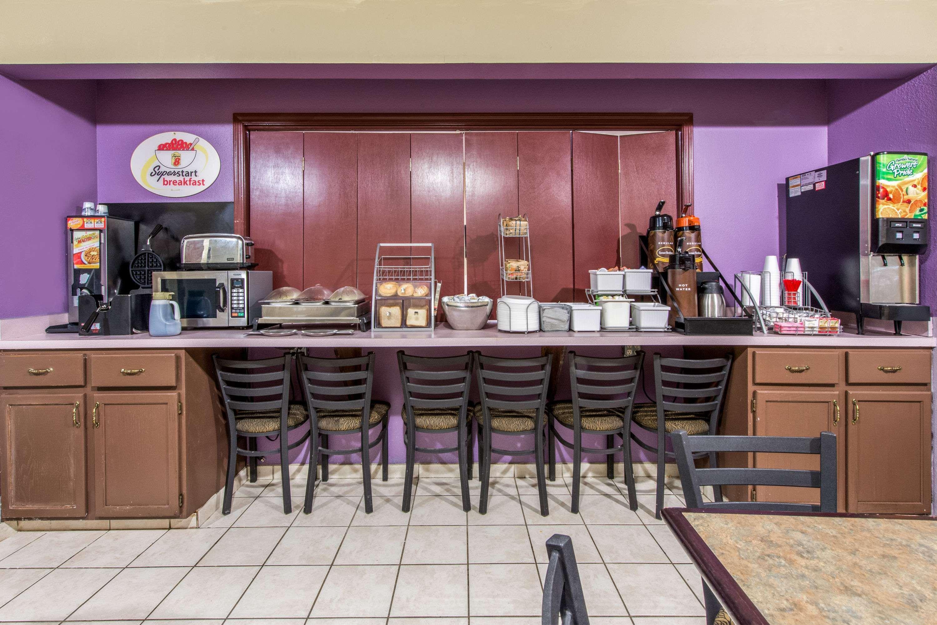 Super 8 By Wyndham Lake Charles/Sulphur מראה חיצוני תמונה