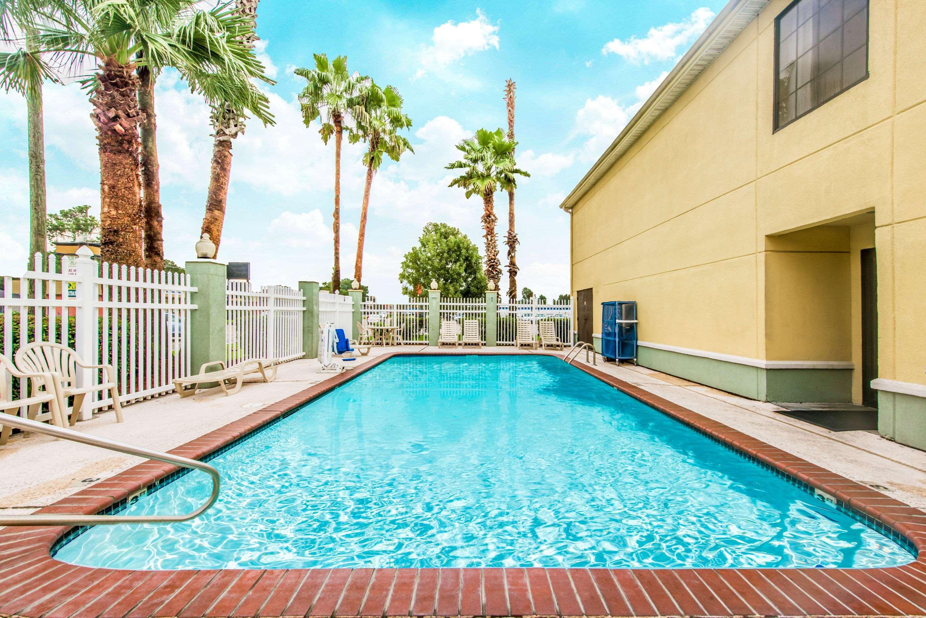 Super 8 By Wyndham Lake Charles/Sulphur מראה חיצוני תמונה